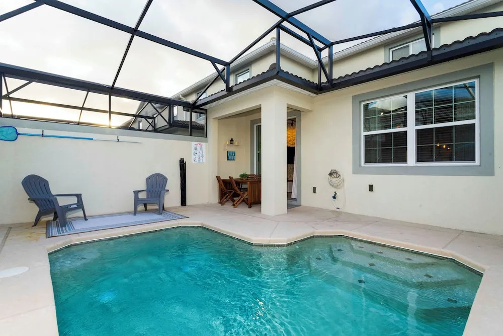 Magnificent 5Bd w Pool Storey Lake 4800