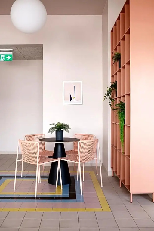 Hugo Apartment Hotel