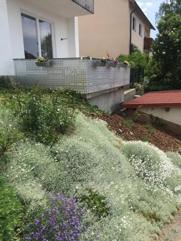 Monteurwohnung mit 3 Schlafzimmern, 5 Einzelbetten, 80qm, EG, zentral Freyung