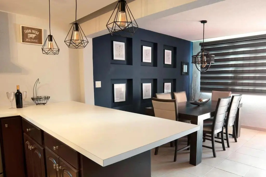 Clean&Equipped, 1-Floor 3-Bedroom Downtown House