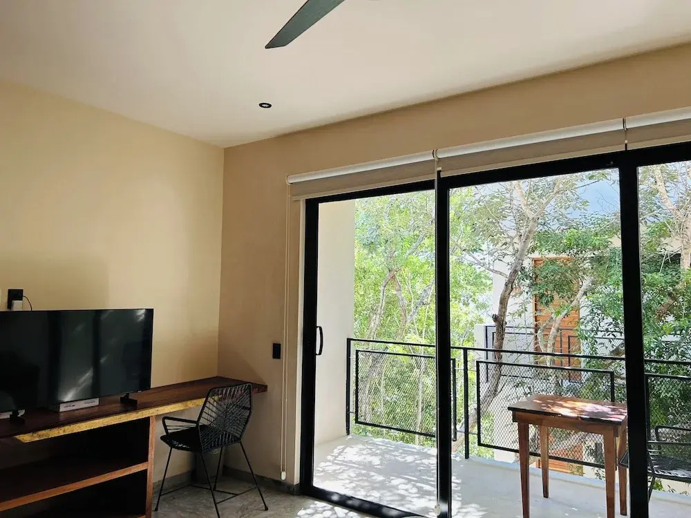 Jungle  Studio Balcony & Hammock S19