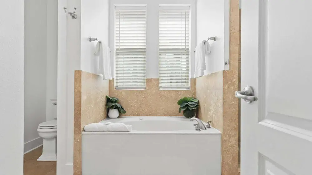 3 Ensuite Bedrooms, Porches & BBQ Near Inlet Beach 30A Ciel Bleu by Avantstay