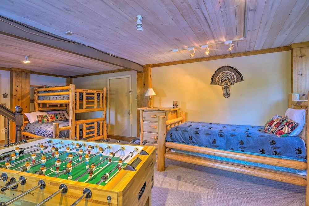 3 Mi to Ski Slopes! Hot Tub Haven in Breckenridge