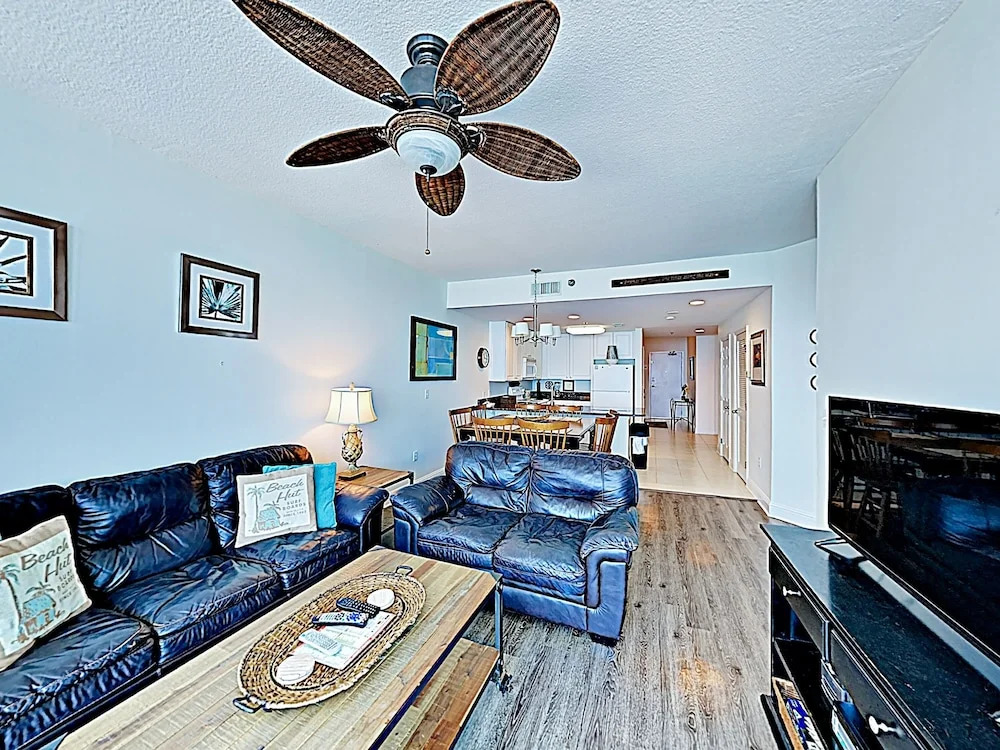 New Listing! Lighthouse W/ Gulfside Pools 2 Bedroom Condo