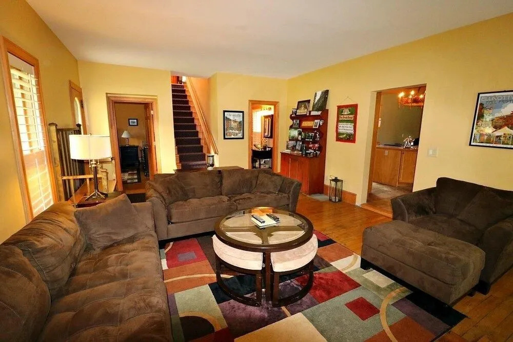 Landmark House 5 Bedroom Home by Redawning