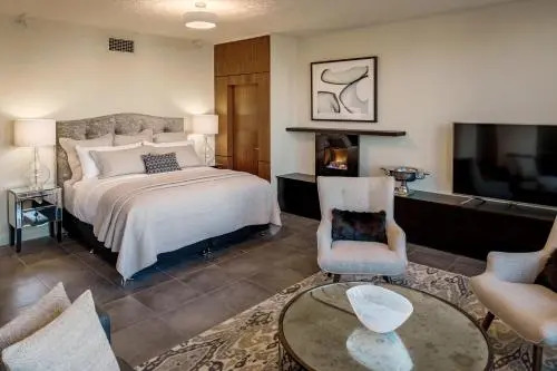 Suite 11 Victoria Square