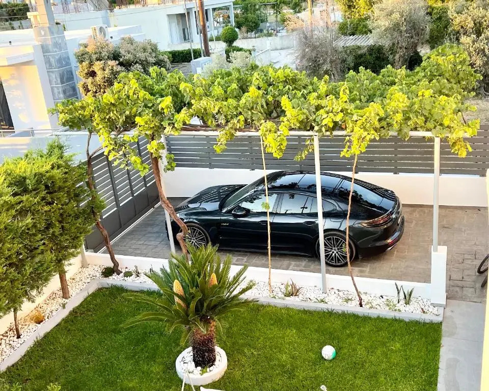 White House Kokas Luxury Apartments