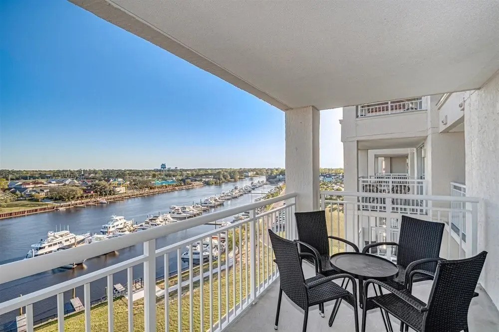 Yacht Club Villas #2-902