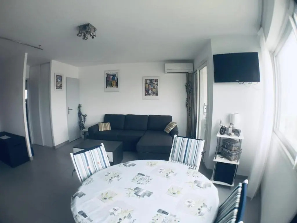 AS18656 - Grand studio vue mer, direct sur plage avec parking privé