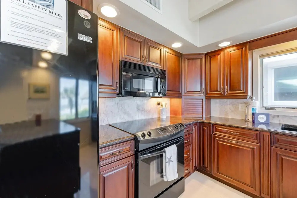 Large Beachfront Deck on Car Free Beach - 5747 S Atlantic