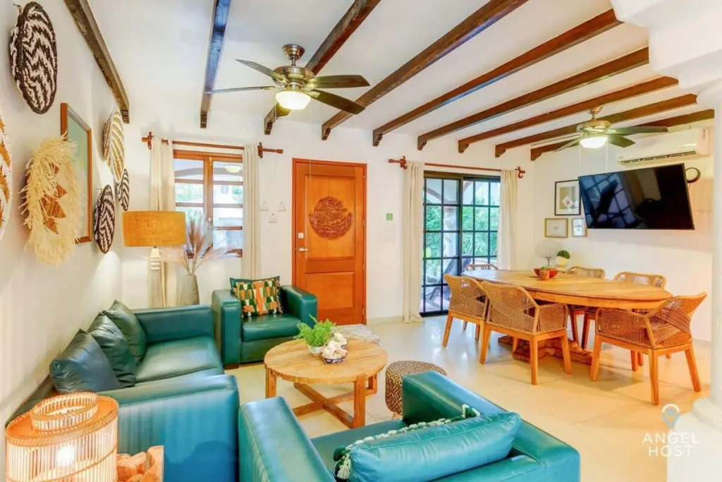 6Br Villa W Pool, Bbq & Backyard