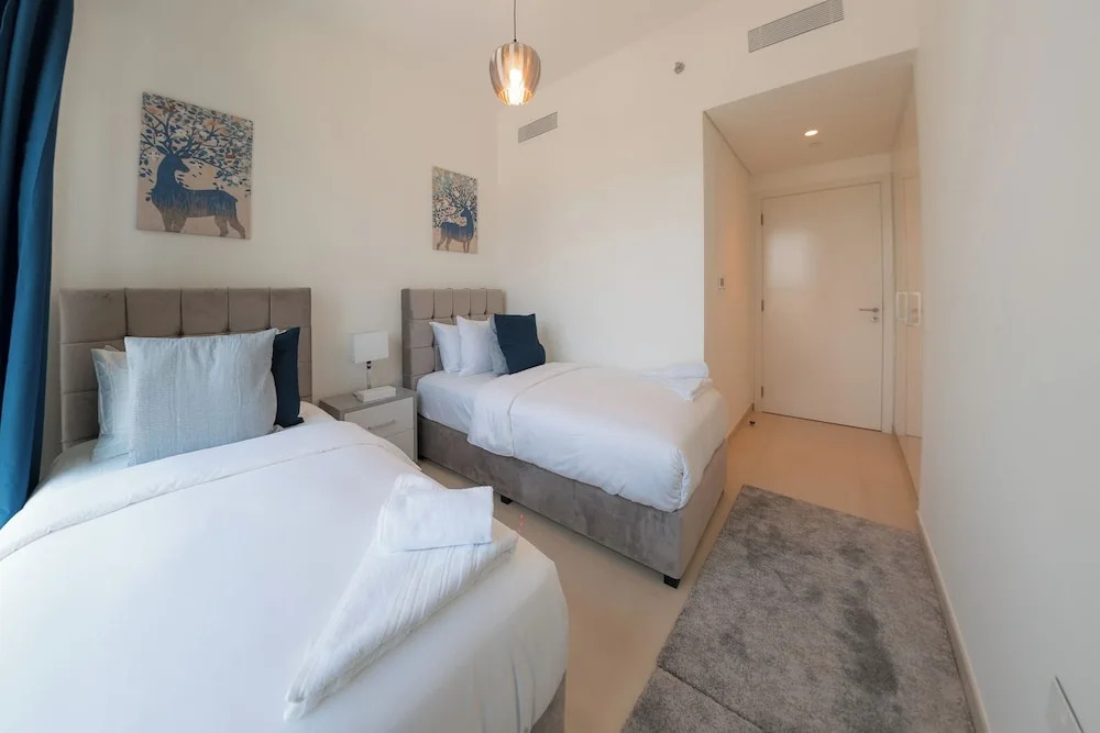 Lavish 2BR in Downtown Views Close to Dubai Mall Burj Khalifa