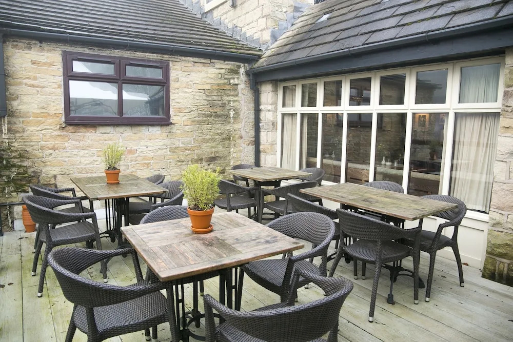 The Red Lion Hawkshaw