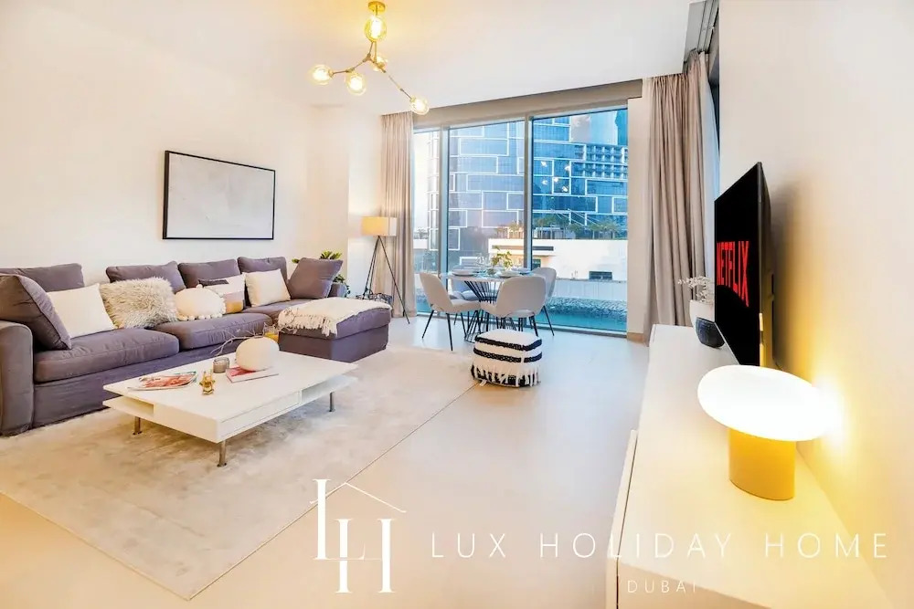 LUX 52 42 Deluxe Marina View Suite 2, Dubai