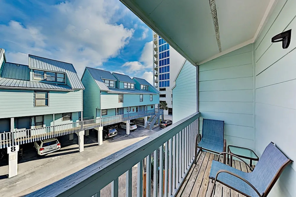 Beachside W/ Balcony - Walkable Location! 3 Bedroom Condo