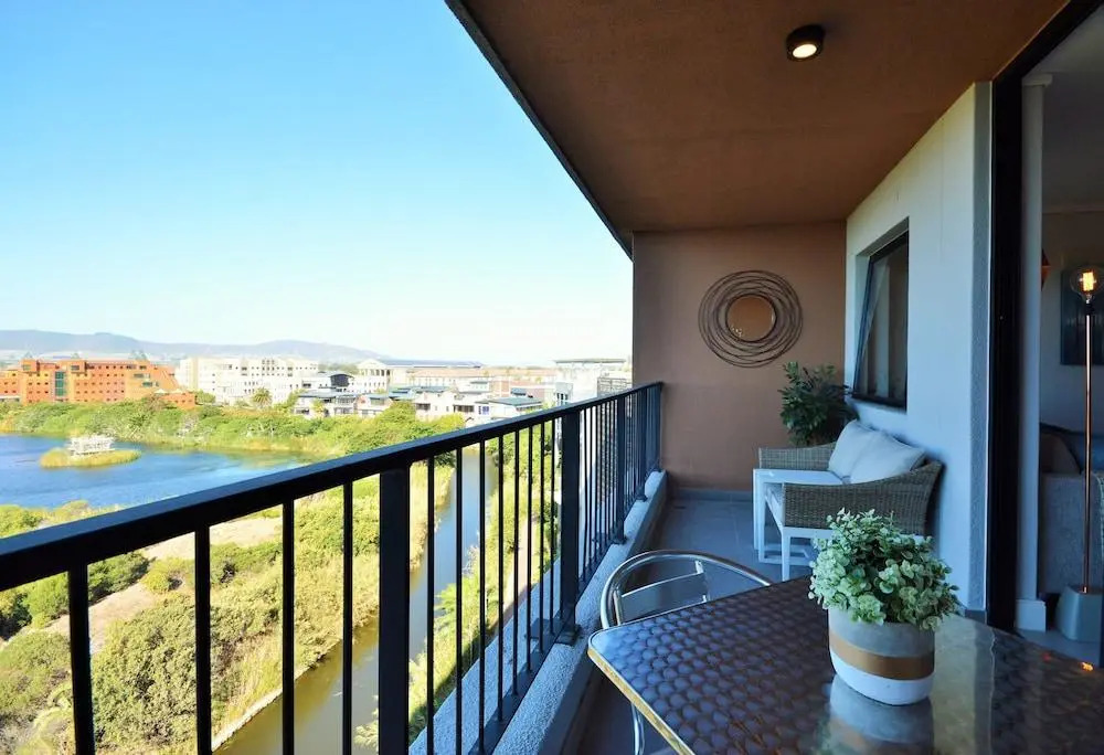 Waters Edge 705