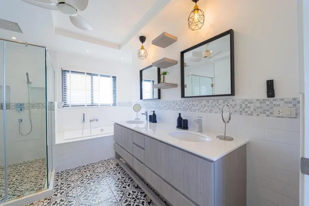 New Modern 3 Bedroom Villa - MB35