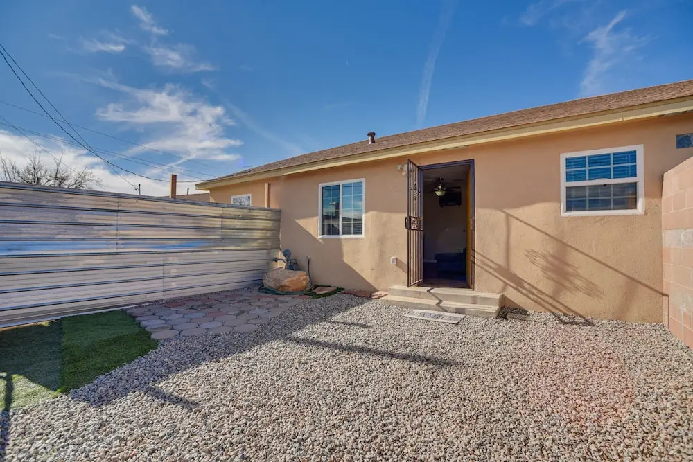 Sunlit Albuquerque Retreat: 3 Mi to Old Town!