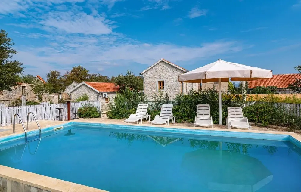 Beautiful Home in Lisane Tinjske With 5 Bedrooms, Wifi and Outdoor Swimming Pool