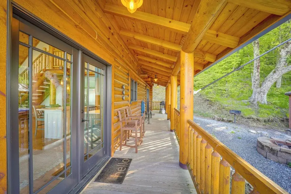 Stunning Cabin w/ Fire Pit in Banner Elk!