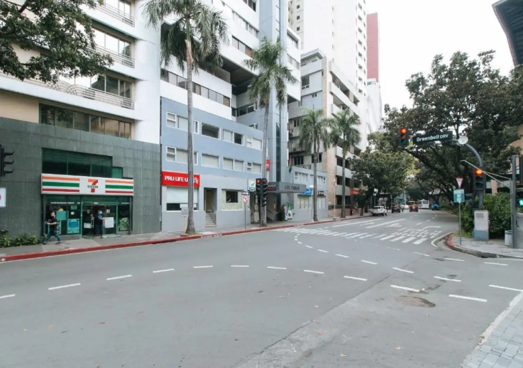 RedDoorz Premium near Greenbelt Makati