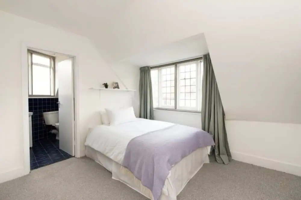 3 Bedroom House in Hampstead Village Sleeps 6