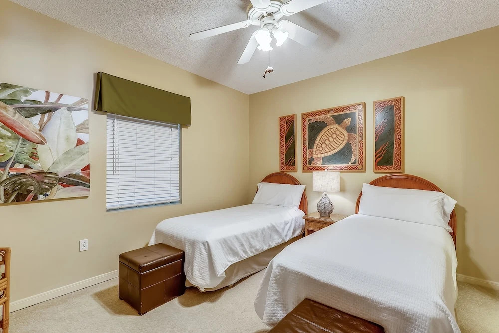 Waterview Yacht Club 532 is a 3 BR with Stunning views of the Pass by RedAwning