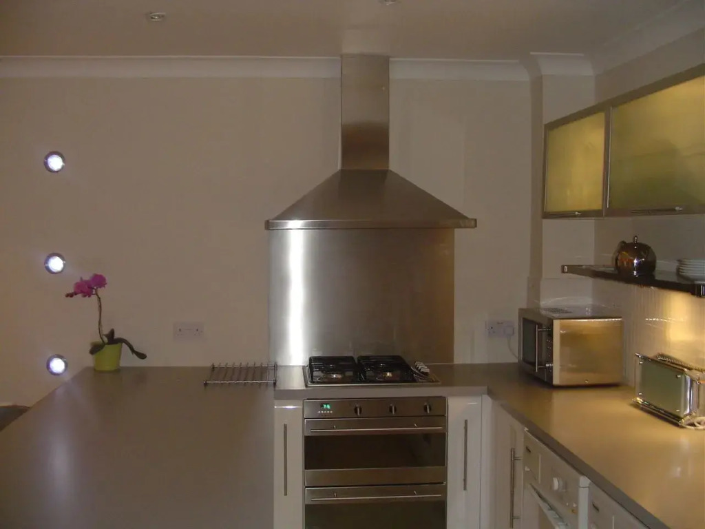 Aaron Glen Apartments