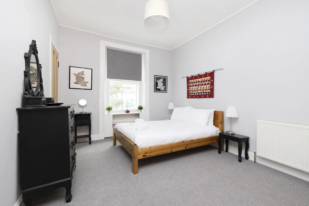 JOIVY Charming 1-Bed Ap Near Leith Links W/ Patio