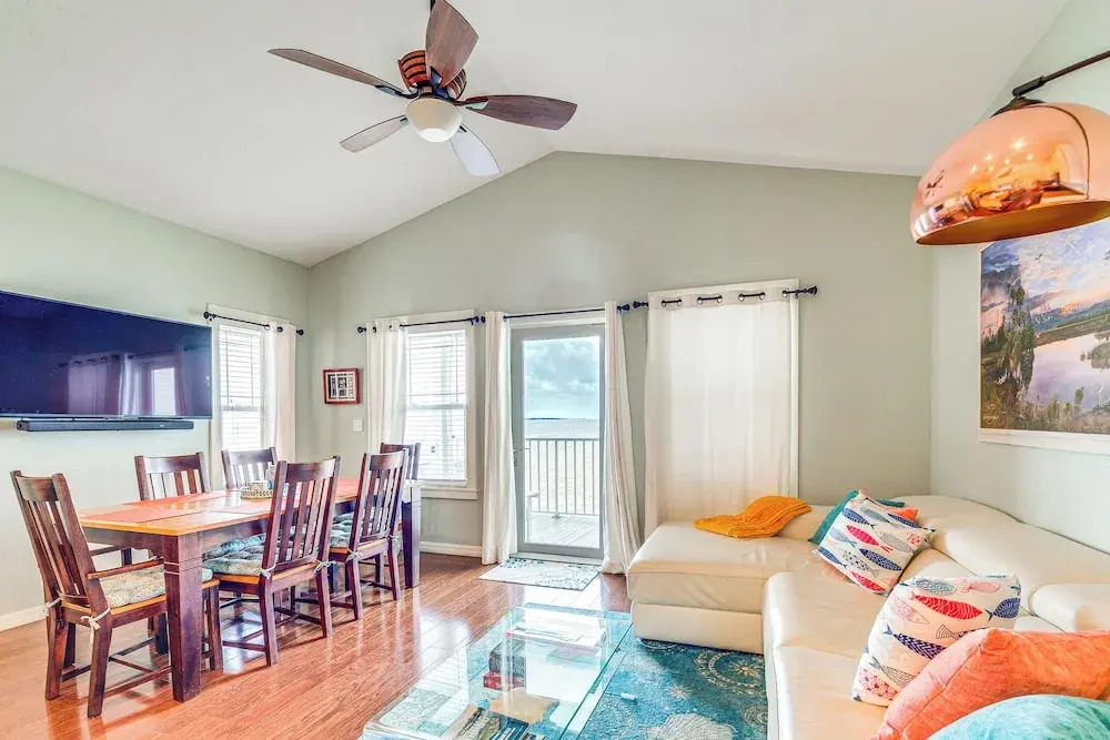 Steps to Beach: Waterfront Cedar Key Home!