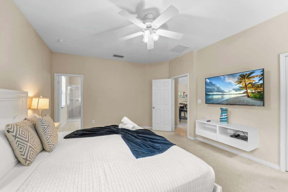 4 Bed Close to Disney Private Pool