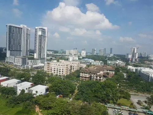 Shaftsbury Residence Cyberjaya with free parking & Netflix