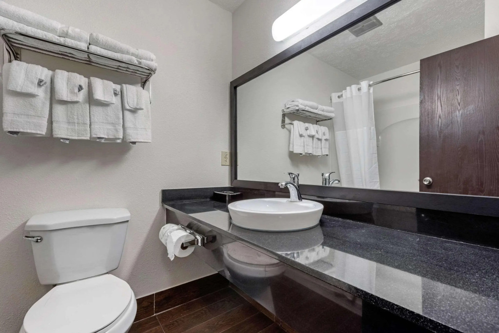 Quality Inn Coraopolis - Pittsburgh Airport