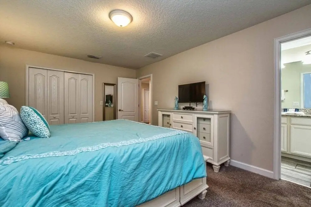 Close To Clubhouse, Pool & Jucuzzi-7031sr 6 Bedroom Home by RedAwning