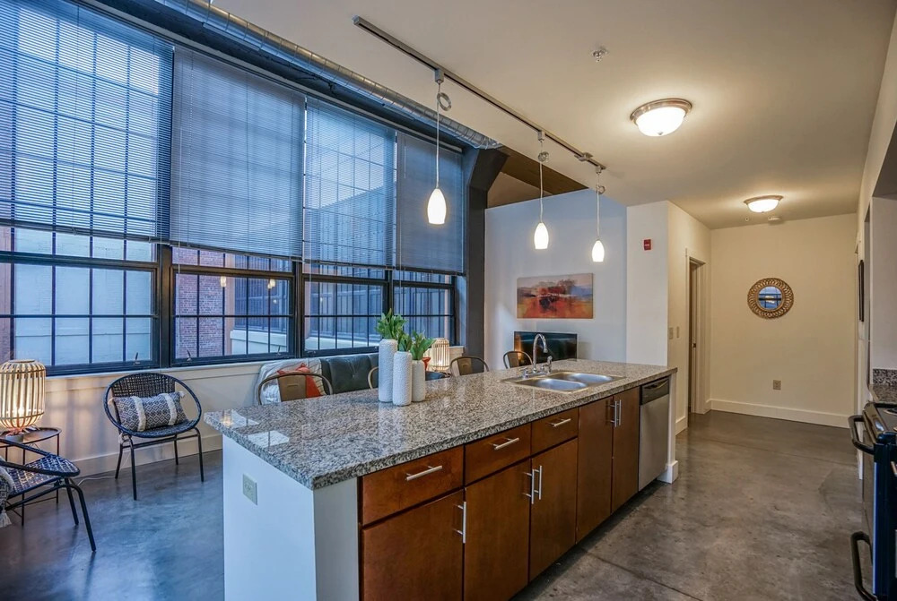 FRONTDESK 800 Capitol Apts Downtown Indy