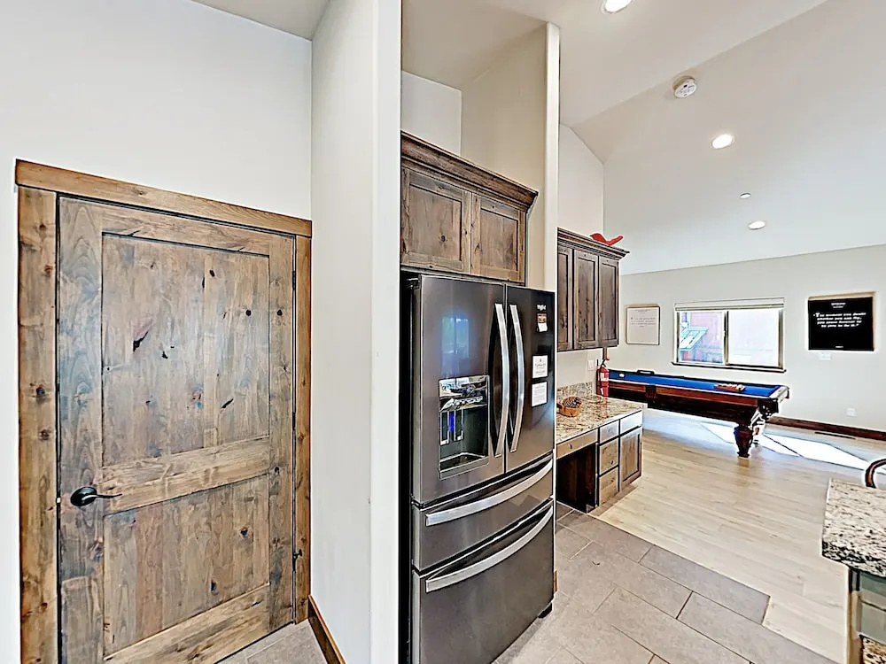 New Listing! New-build Alpine W/ Hot Tub 5 Bedroom Home