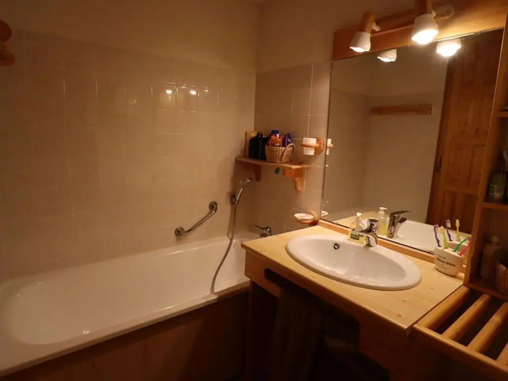 Duplex spacieux 6 pers. au cœur du village, proche des pistes, piscine lété, équipements complets - FR-1-342-217