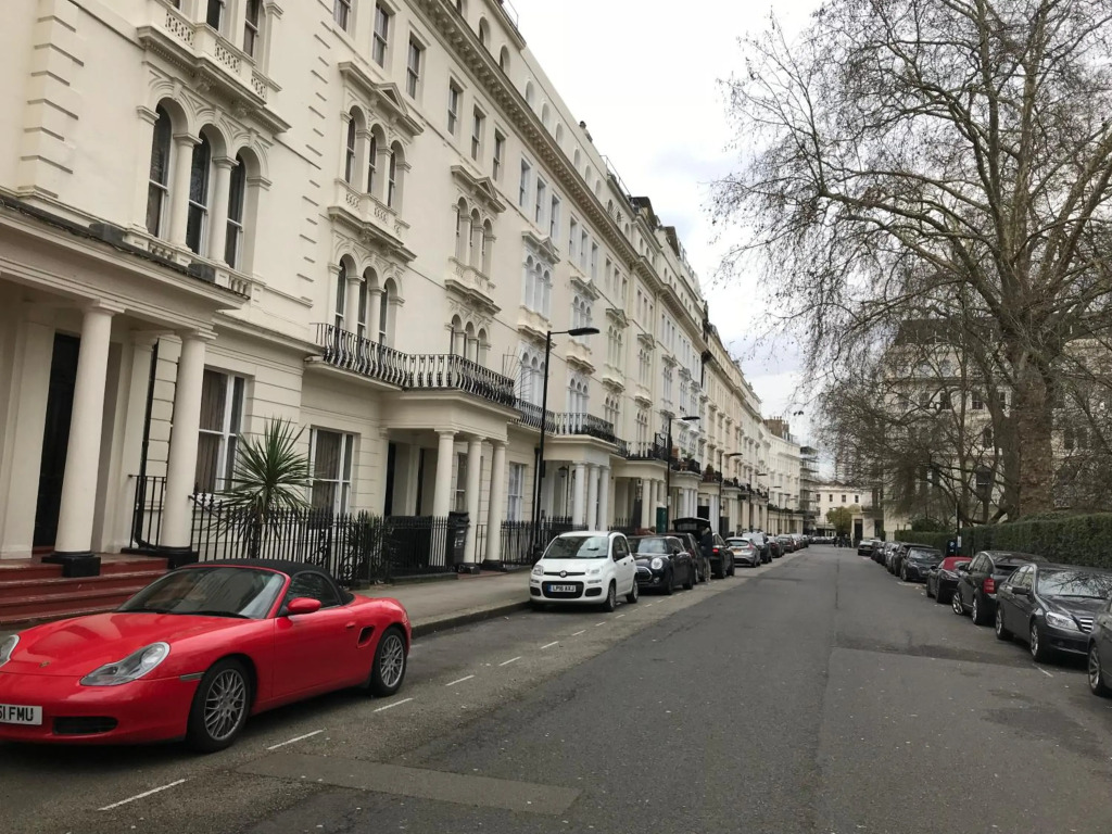 Hyde Park Studio Apartment With Private Terrace