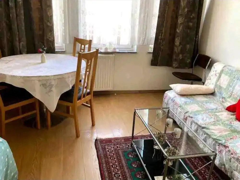 "entire Cozy Three Bedroom Apartment in Bruxelles"