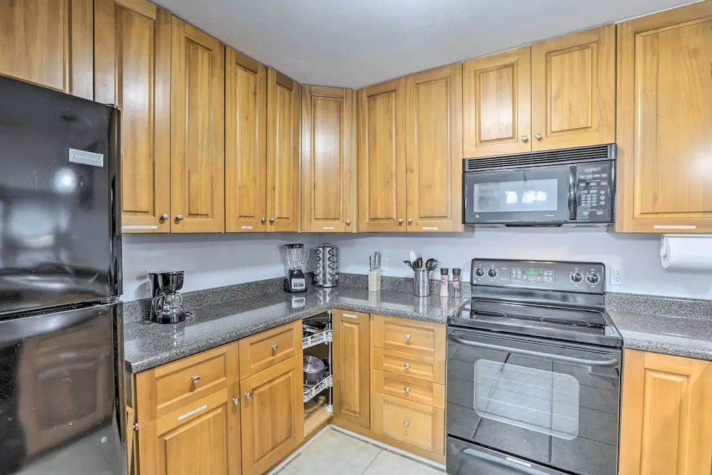 Tidy Tallahassee Townhome ~ 7 Mi to Downtown!