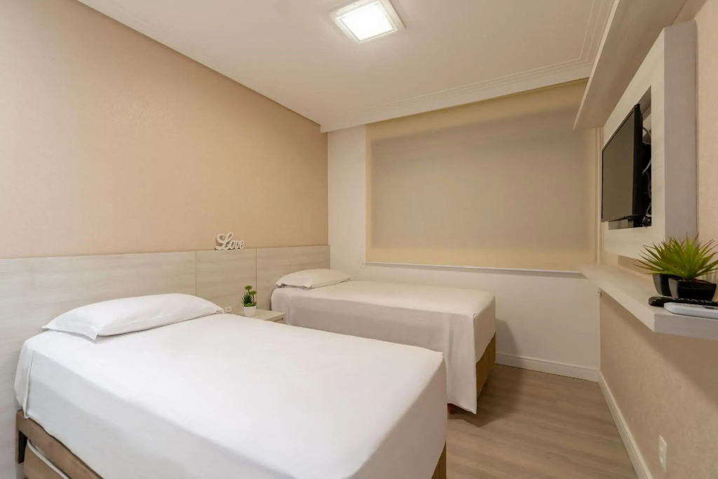 Punta Blu Residence, Luxuoso Apartamento no centro de Bombinhas - 4 dorm
