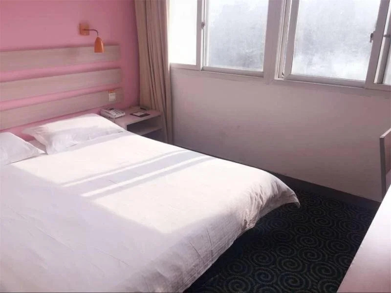 Zhongzhou Hotel (Jingu Road)