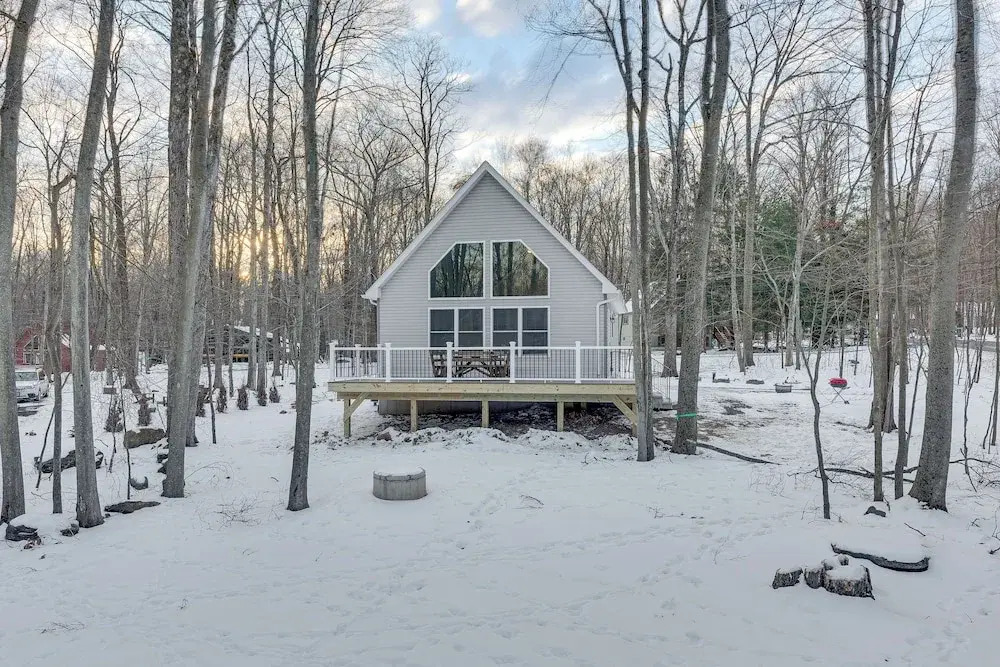 Hike & Ski: Pocono Lake Home w/ Community Perks!