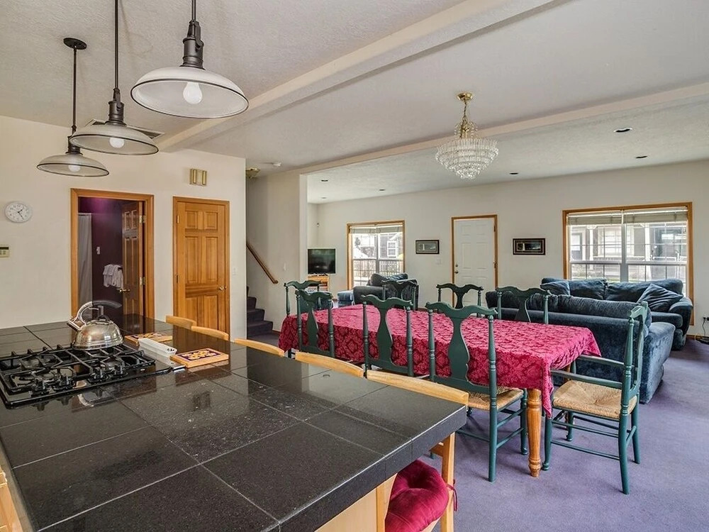 Gateway Inn 6 Bedroom Home