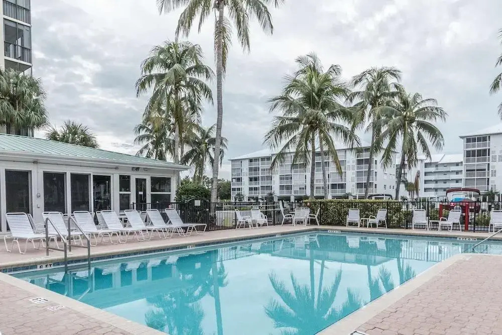 Hibiscus Pointe 124