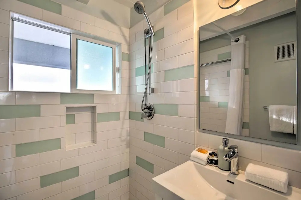 Chic Bay View Condo < 10 Miles to Dtwn San Diego!