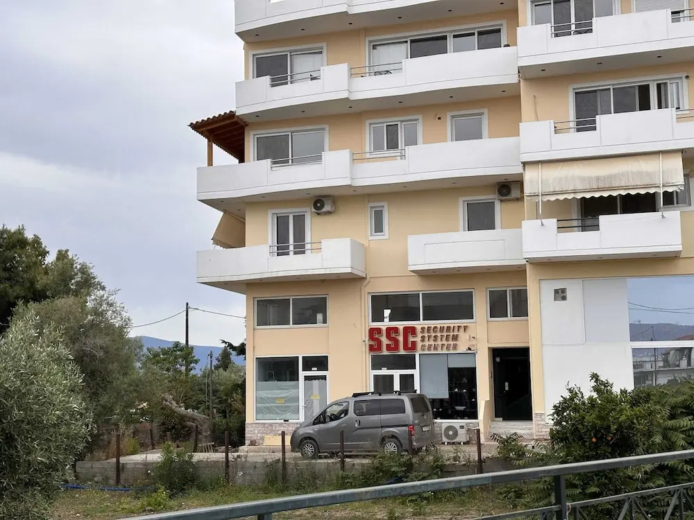 VerGian Brand New Apt at Agioi Theodoroi