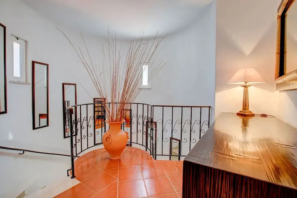 Casa Ninho Spacious 5 Bedroom Villa in an Enviab