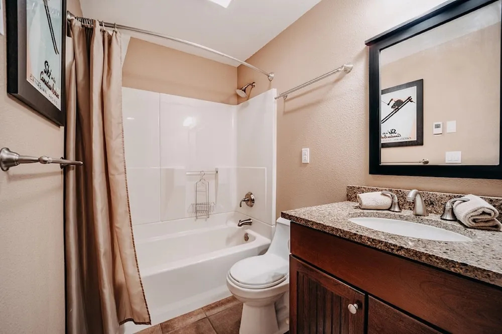 50SW - Wi-Fi - Fireplace - W/D - D/W - Sleeps 4
