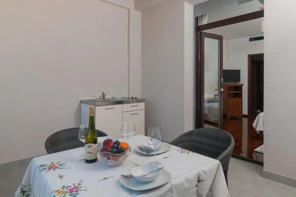 Luxury Rooms Near the Beach1